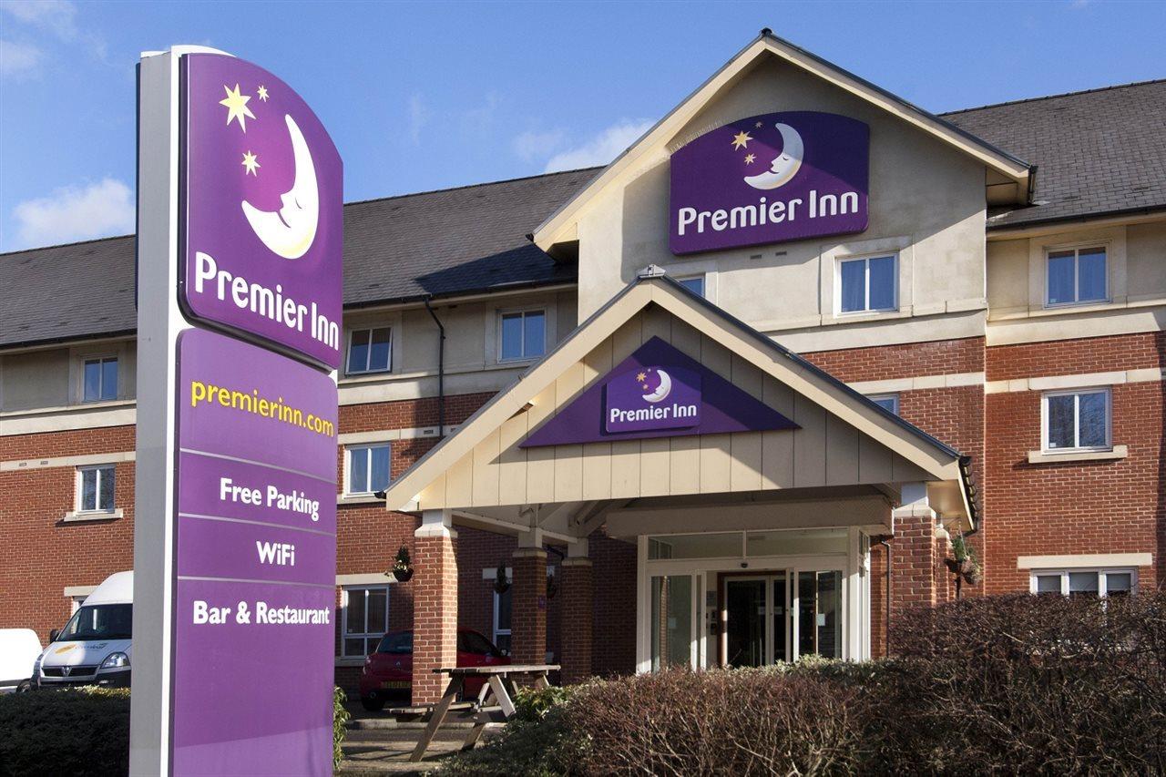 Premier Inn Gatwick Crawley Town West מראה חיצוני תמונה